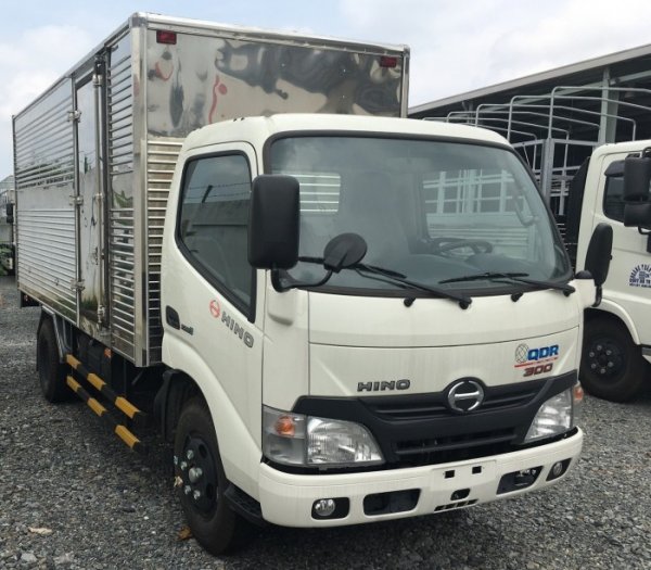 Bán xe Hino XZU 650L 1,8 tấn thùng kín ra vào thành phố ban ngày