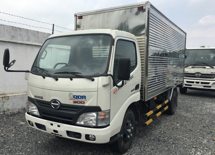 Bán xe Hino XZU 650L 1,8 tấn thùng kín ra vào thành phố ban ngày