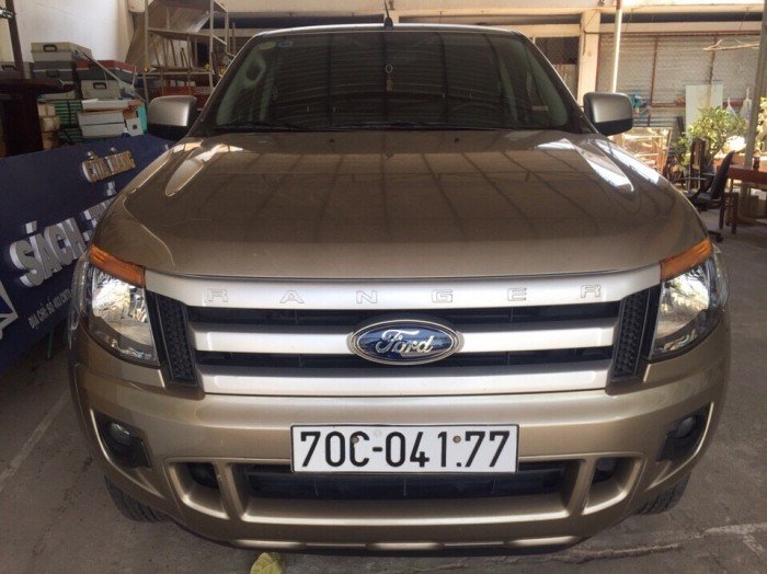 Bán Ford Ranger XLS 4x2 MT ghi vàng canopy sx 2014