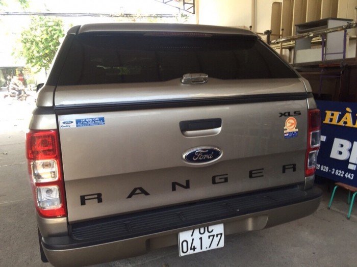 Bán Ford Ranger XLS 4x2 MT ghi vàng canopy sx 2014