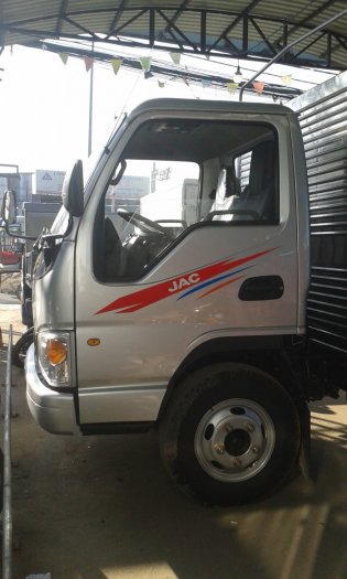 Xe tải JAC 2.4 tấn vào thành phố thùng dài 3m7