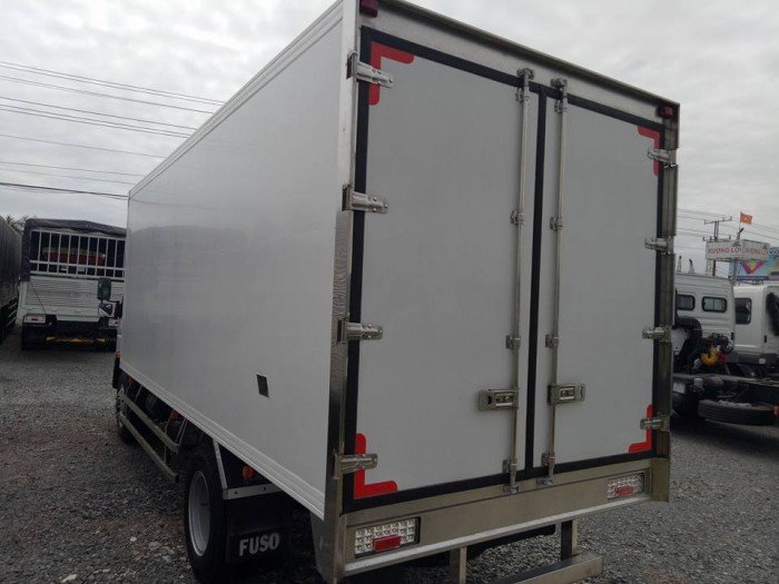 Xe tải Fuso FI12R, Thùng kín composit, Giao xe ngay..gía tốt bất ngờ