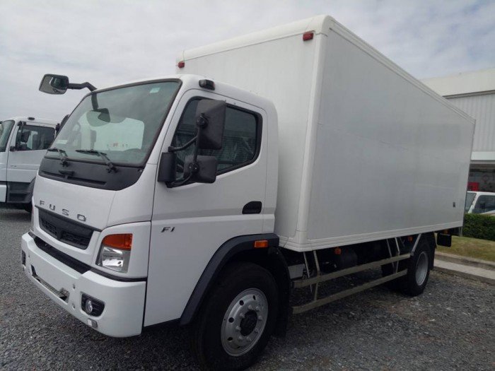 Xe tải Fuso FI12R, Thùng kín composit, Giao xe ngay..gía tốt bất ngờ