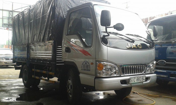 Xe tải JAC 2,4 tấn thùng mui bạt dài 3,7 mét
