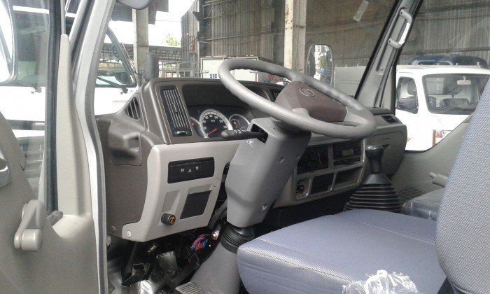 Xe tải JAC 2,4 tấn thùng mui bạt dài 3,7 mét
