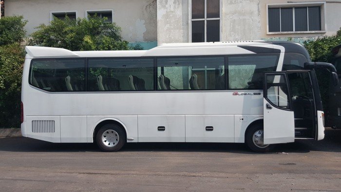 Xe khách UNIVERSE Mini 29/34 chỗ Bầu hơi - nhập khẩu 2018