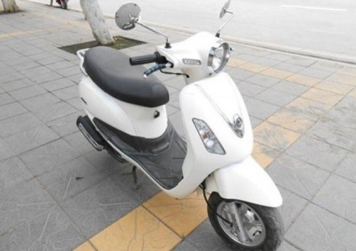 SYM Attila Elizabeth màu trắng camay bstp mới 95% xe đẹp máy êm nguyên zin