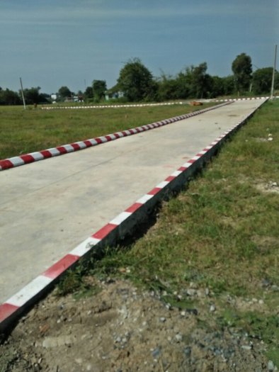 Đất nền MT ngay chợ BC, 100M2. SHR, GPXD