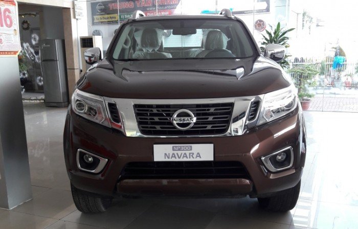 Nissan Navara VL tự động 2 cầu khuyến mãi lớn, tặng trước bạ và nắp thùng