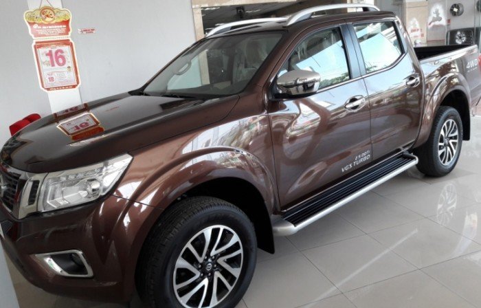 Nissan Navara VL tự động 2 cầu khuyến mãi lớn, tặng trước bạ và nắp thùng