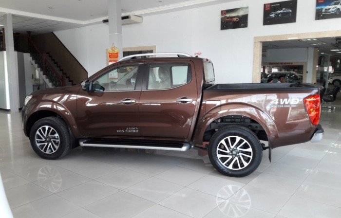 Nissan Navara VL tự động 2 cầu khuyến mãi lớn, tặng trước bạ và nắp thùng