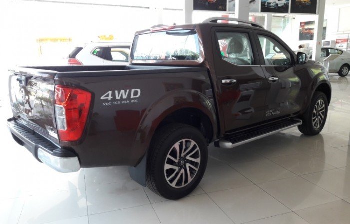 Nissan Navara VL tự động 2 cầu khuyến mãi lớn, tặng trước bạ và nắp thùng