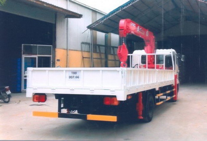 Xe tải Hino FC gắn cẩu Unic 5 tấn 4 đốt có chân sau, tải trọng 4050kg, thùng dài 6m