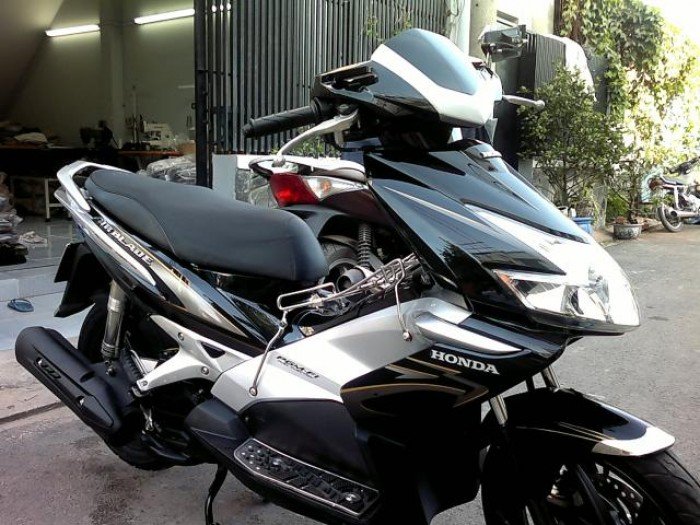 Cần bán xe Honda AirBlade Fi 110 , màu đen bạc
