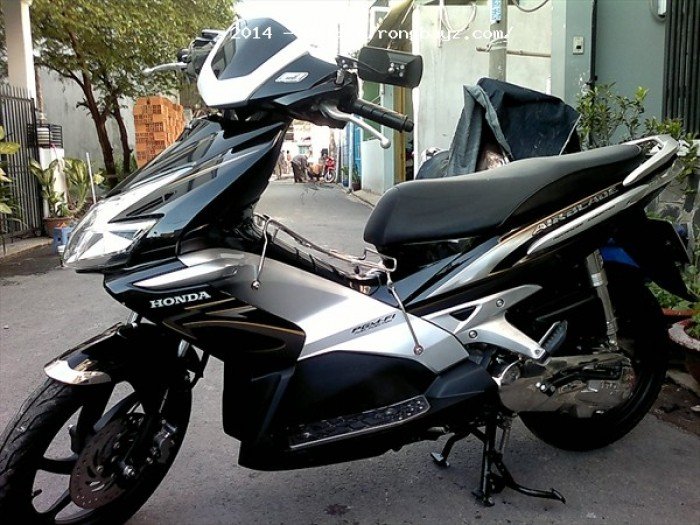 Cần bán xe Honda AirBlade Fi 110 , màu đen bạc