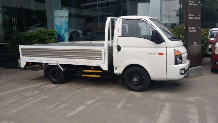 BÁN HYUNDAI H100 máy lạnh, thùng bạt, xe giao ngay