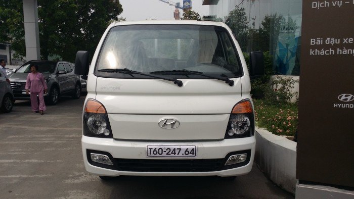 BÁN HYUNDAI H100 máy lạnh, thùng bạt, xe giao ngay