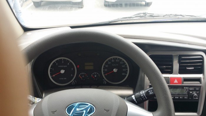 BÁN HYUNDAI H100 máy lạnh, thùng bạt, xe giao ngay
