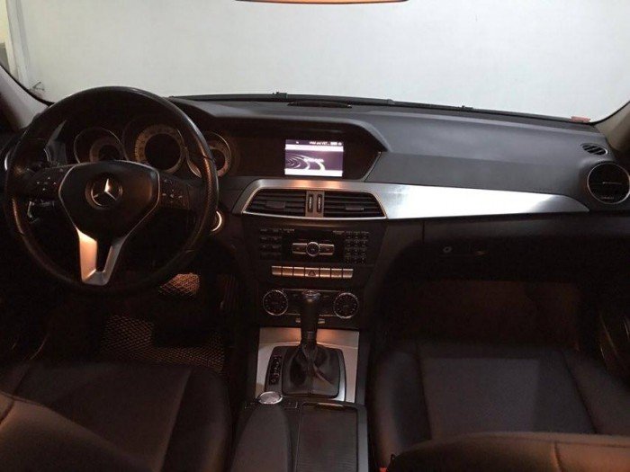 Mercedes Benz C200 2011 màu đen