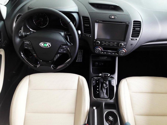 Bán Kia Cerato 2017 chỉ với 130 triệu đồng trả trước, hỗ trợ vay vốn 80%