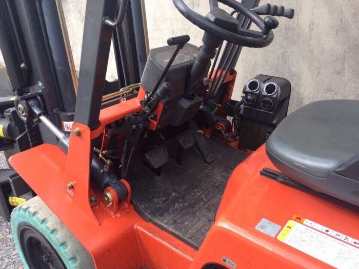 Cung cấp xe nâng hàng xăng ga 2,8 tấn giá rẻ