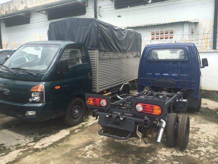 Cần bán HYUNDAI H100 máy lạnh, thùng bạt , màu trắng nhập nguyên chiếc