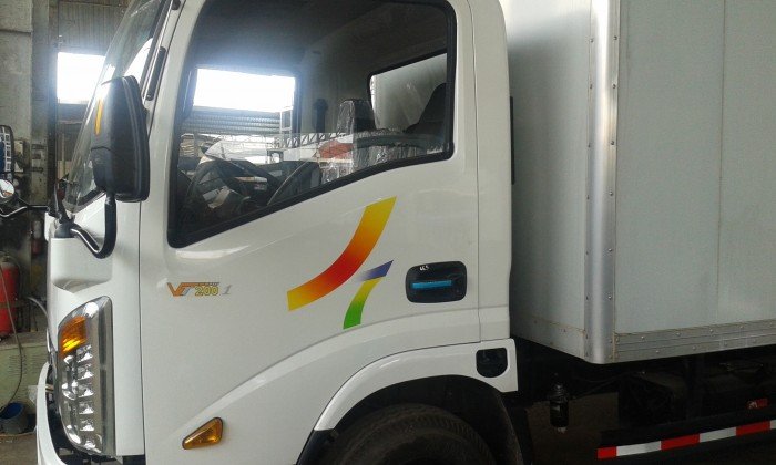 Xe tải veam vt200-1 tải 1T9 thùng kín vào thành phố