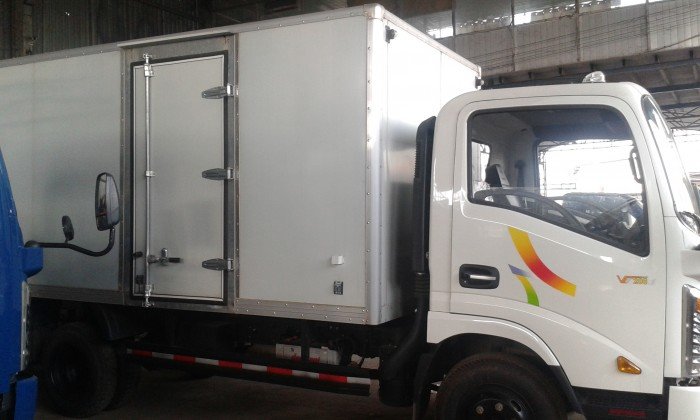 Xe tải veam vt200-1 tải 1T9 thùng kín vào thành phố