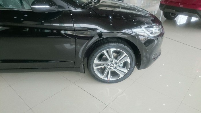 Hyundai Elantra 1.6 AT 2017, xe đẹp giá đẹp