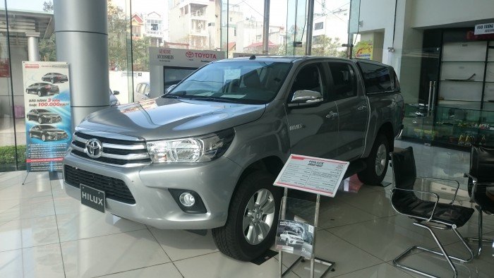 Bán Toyota Hilux G 2018, màu bạc, nhập khẩu nguyên chiếc, giá 775tr