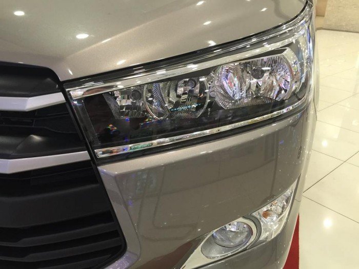 Bán Toyota Innova E giá tốt