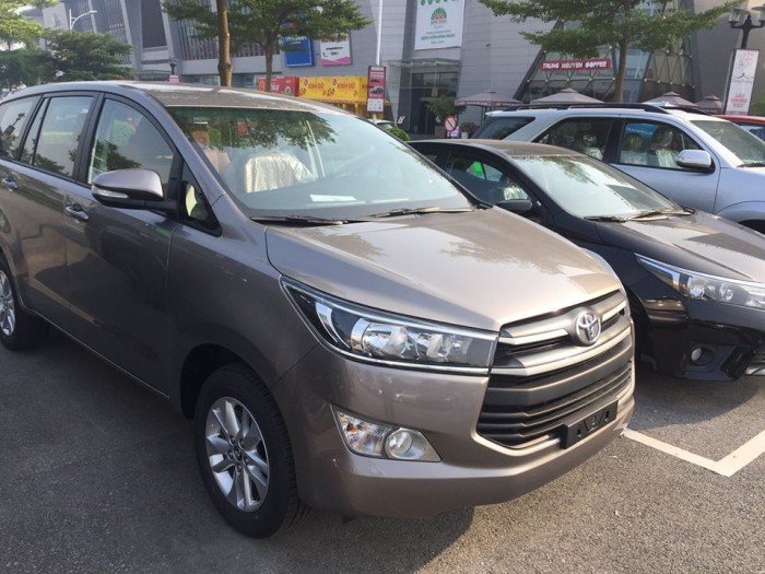 Bán Toyota Innova E giá tốt