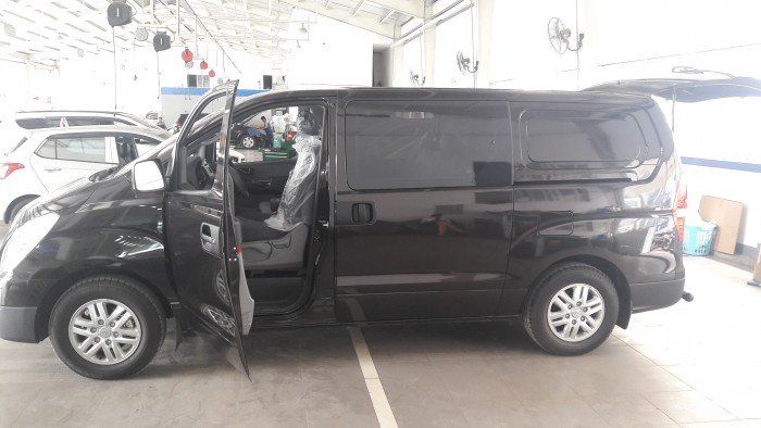 Xe giao ngay Hyundai Grand starex 6 chỗ máy dầu, chở hàng tiện lợi