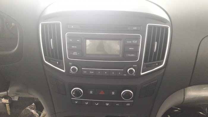 Xe giao ngay Hyundai Grand starex 6 chỗ máy dầu, chở hàng tiện lợi