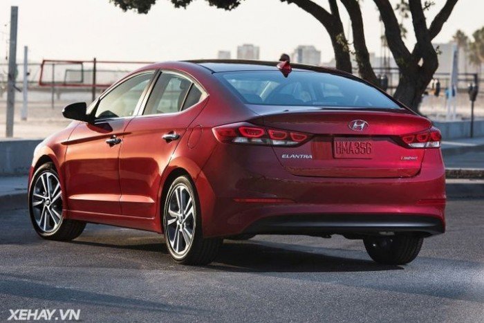 Xe ô tô Elantra mới Đà Nẵng