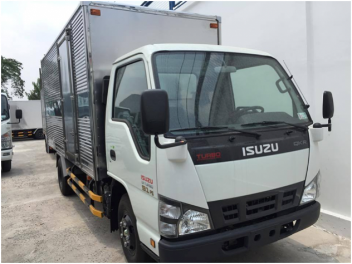 Xe tải Isuzu 2.2 tấn chạy vào được thành phố.