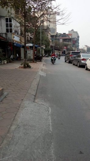 Bán nhà 4 tg Trường Chinh, 150m2, ô tô tránh, vỉa hè, tiện ở + KD, giá 10.5 tỷ