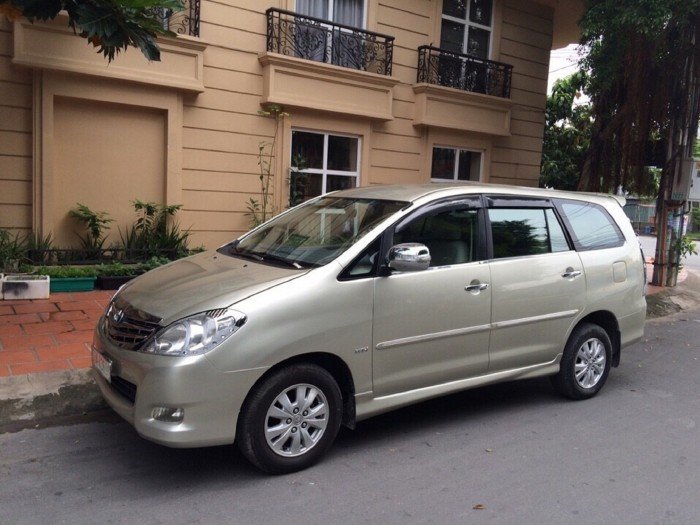 Cần bán Toyota Innova G 2009 màu nâu vàng