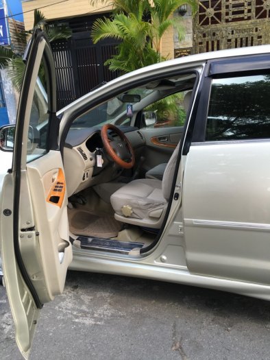 Cần bán Toyota Innova G 2009 màu nâu vàng