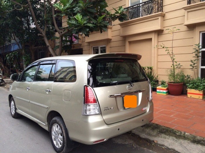 Cần bán Toyota Innova G 2009 màu nâu vàng