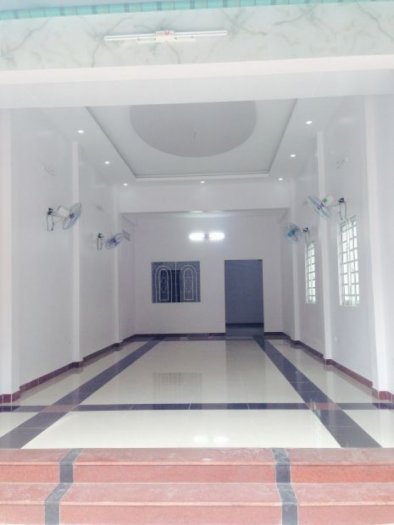 Cho thuê nhà 1 trệt 3 lầu  góc ngã tư mặt tiền đường 30/4 có sẵn biển alu quảng cáo