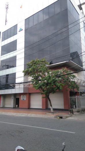 Cho thuê nhà 1 trệt 4 lầu mặt tiền đường trần hưng đạo diện tích :8,5m x 14 có thang máy