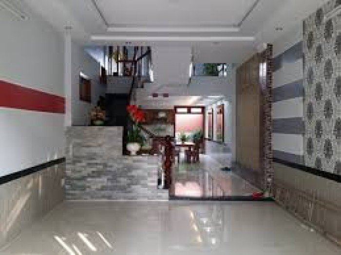 Cho thuê nhà 1 trệt 3 lầu mặt tiền đường nguyễn văn cừ