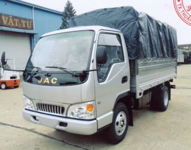 Xe tải jac 2,4 tấn thùng bạt 3m7 đời 2017, vay NH cao 95%
