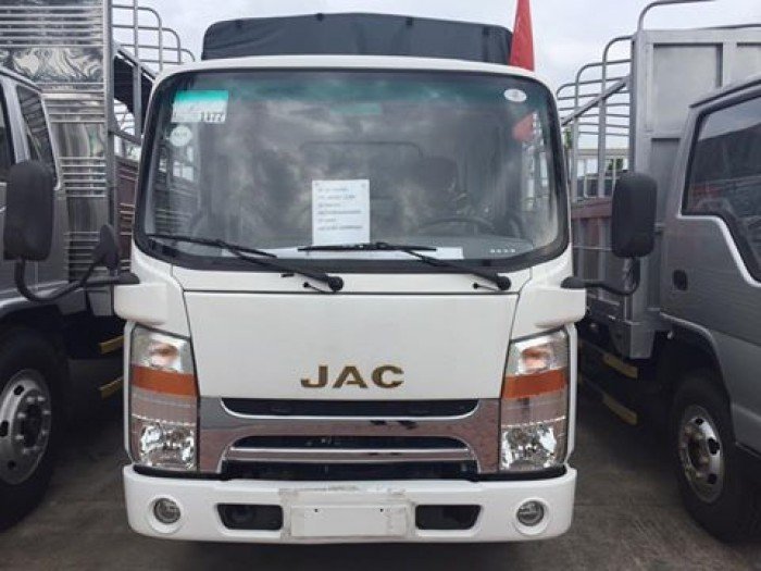 Xe tải jac 3T5 đầu vuông máy cn isuzu, có máy lạnh, đời 2016, vay NH cao