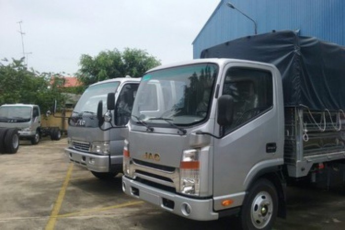 Xe tải jac 3T5 đầu vuông máy cn isuzu, có máy lạnh, đời 2016, vay NH cao