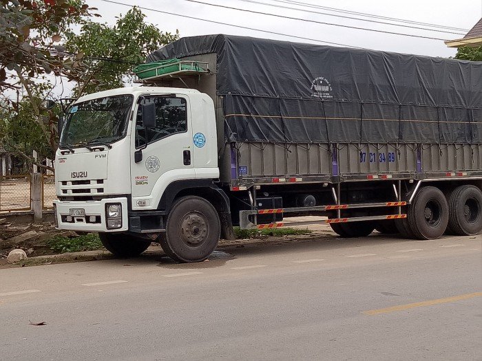 Cần bán xe Isuzu 15 tấn đăng ký năm 2015