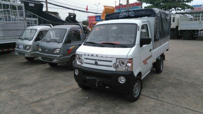 Xe tải Dongben 810kg thùng bạt, đời 2017, máy xăng