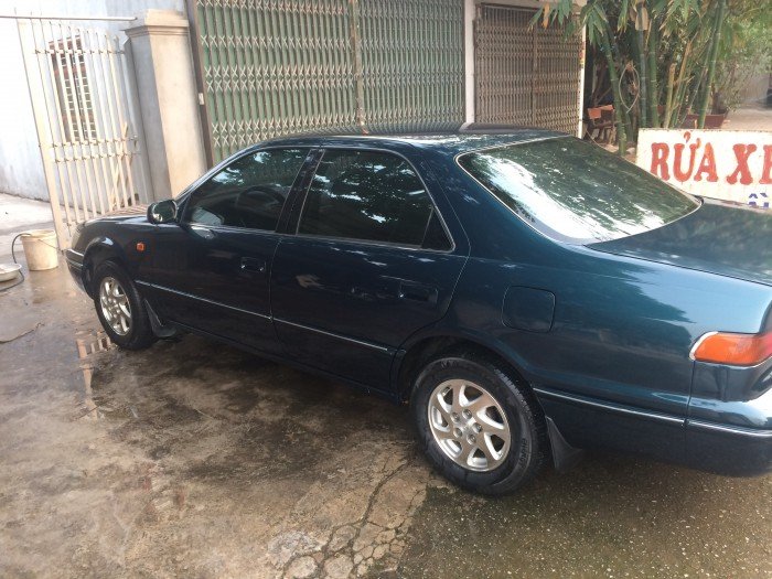 Cần bán xe camry 2000 chính chủ