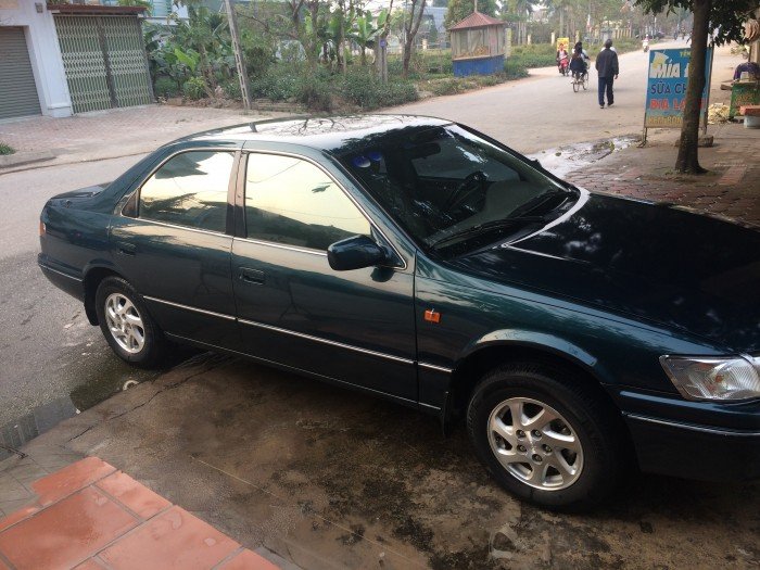 Cần bán xe camry 2000 chính chủ